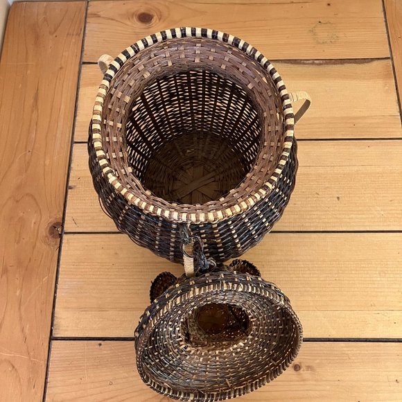 Brown Wicker Rattan Bunny Rabbit Basket with Attached Lid 11" Tall Animal Shape - Picture 7 of 8